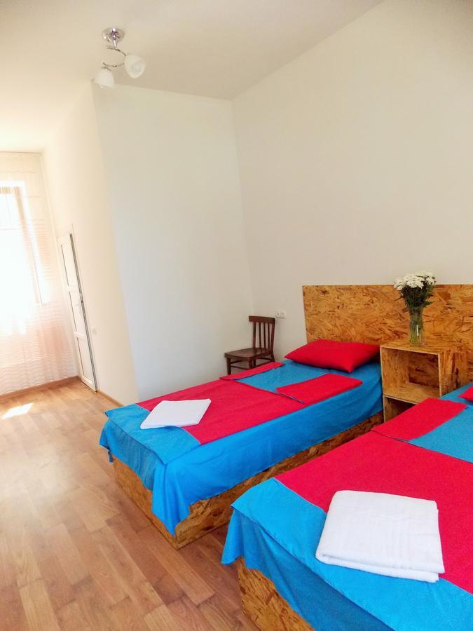 Shat Lav Hostel Єреван Екстер'єр фото