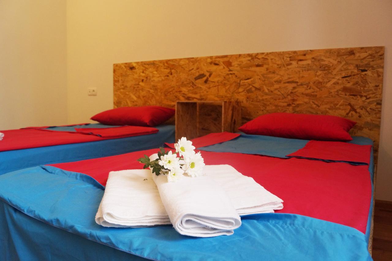 Shat Lav Hostel Єреван Екстер'єр фото