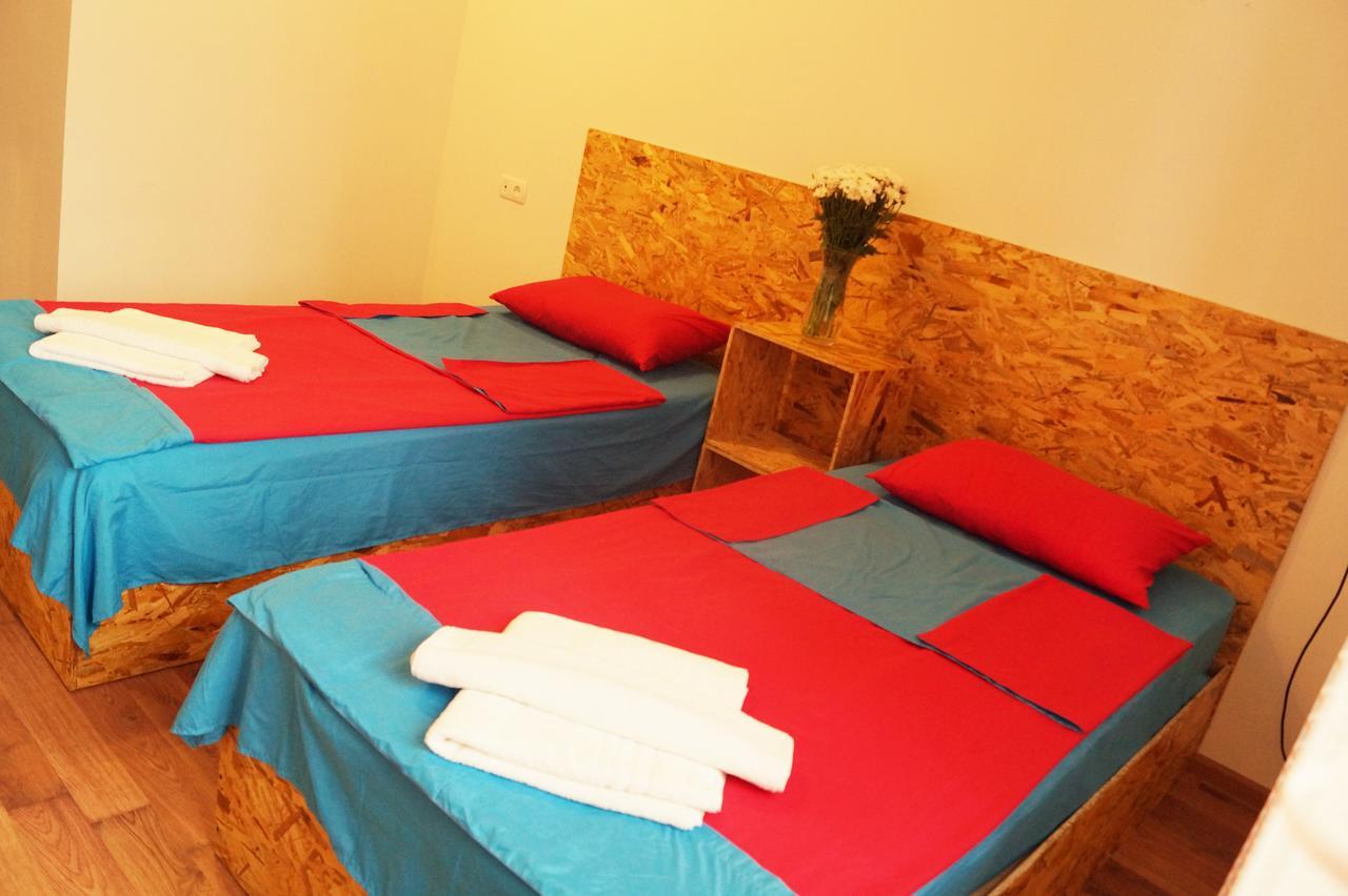 Shat Lav Hostel Єреван Екстер'єр фото