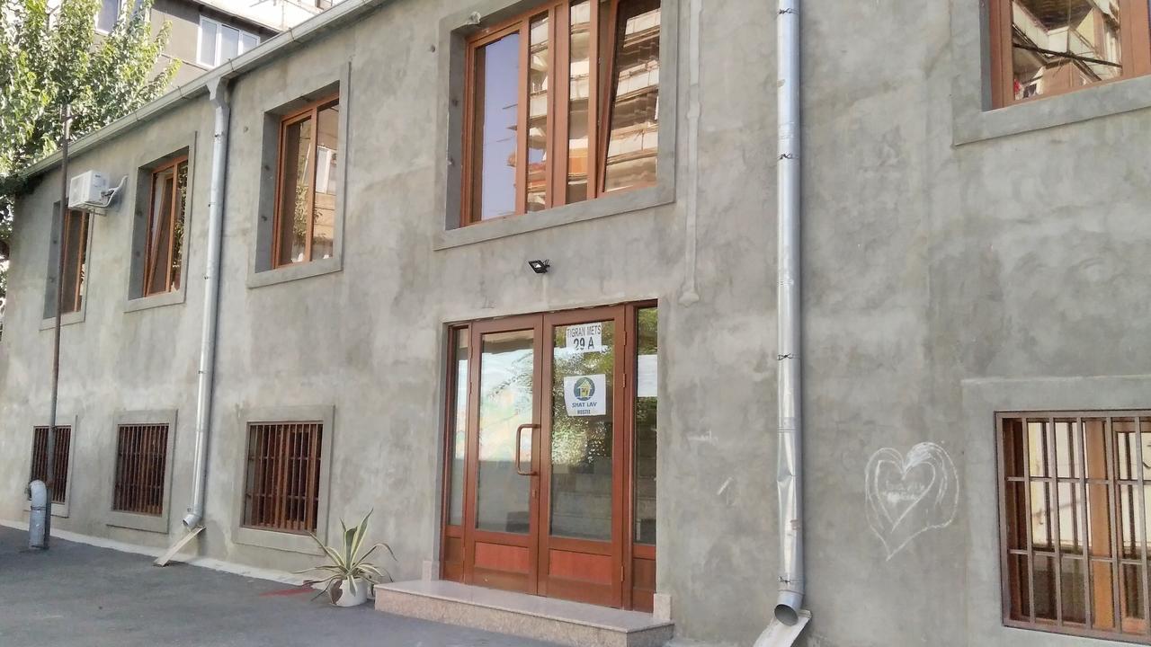 Shat Lav Hostel Єреван Екстер'єр фото