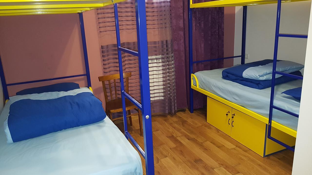 Shat Lav Hostel Єреван Екстер'єр фото