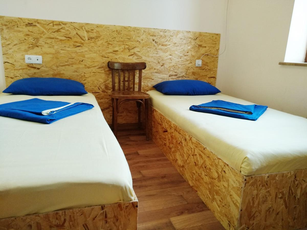 Shat Lav Hostel Єреван Екстер'єр фото