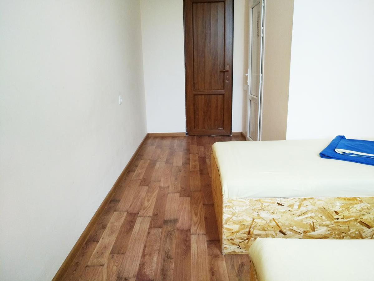 Shat Lav Hostel Єреван Екстер'єр фото