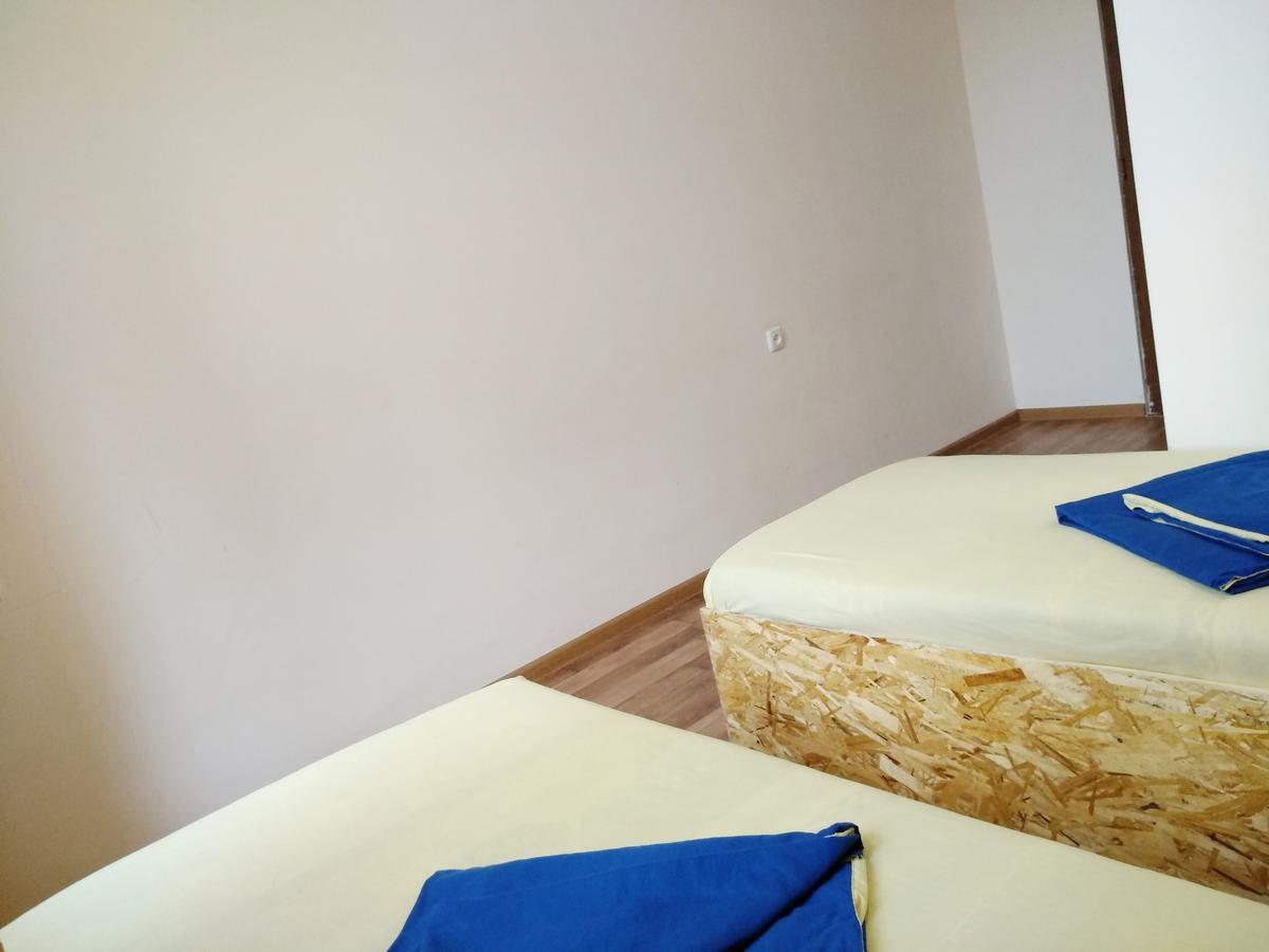 Shat Lav Hostel Єреван Екстер'єр фото