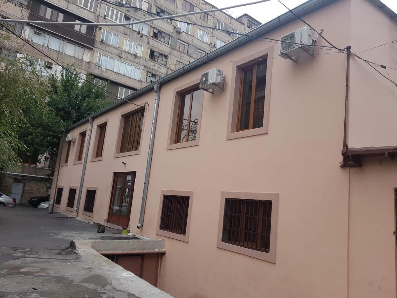 Shat Lav Hostel Єреван Екстер'єр фото