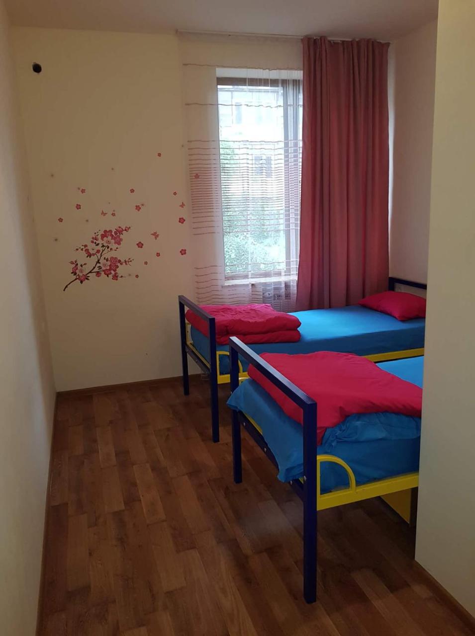 Shat Lav Hostel Єреван Екстер'єр фото
