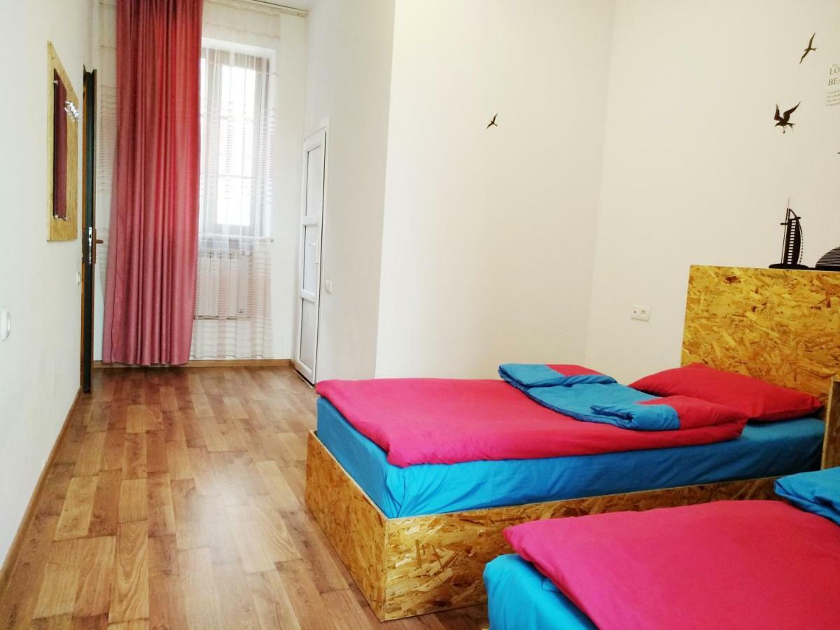 Shat Lav Hostel Єреван Екстер'єр фото