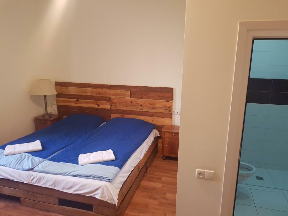 Shat Lav Hostel Єреван Екстер'єр фото