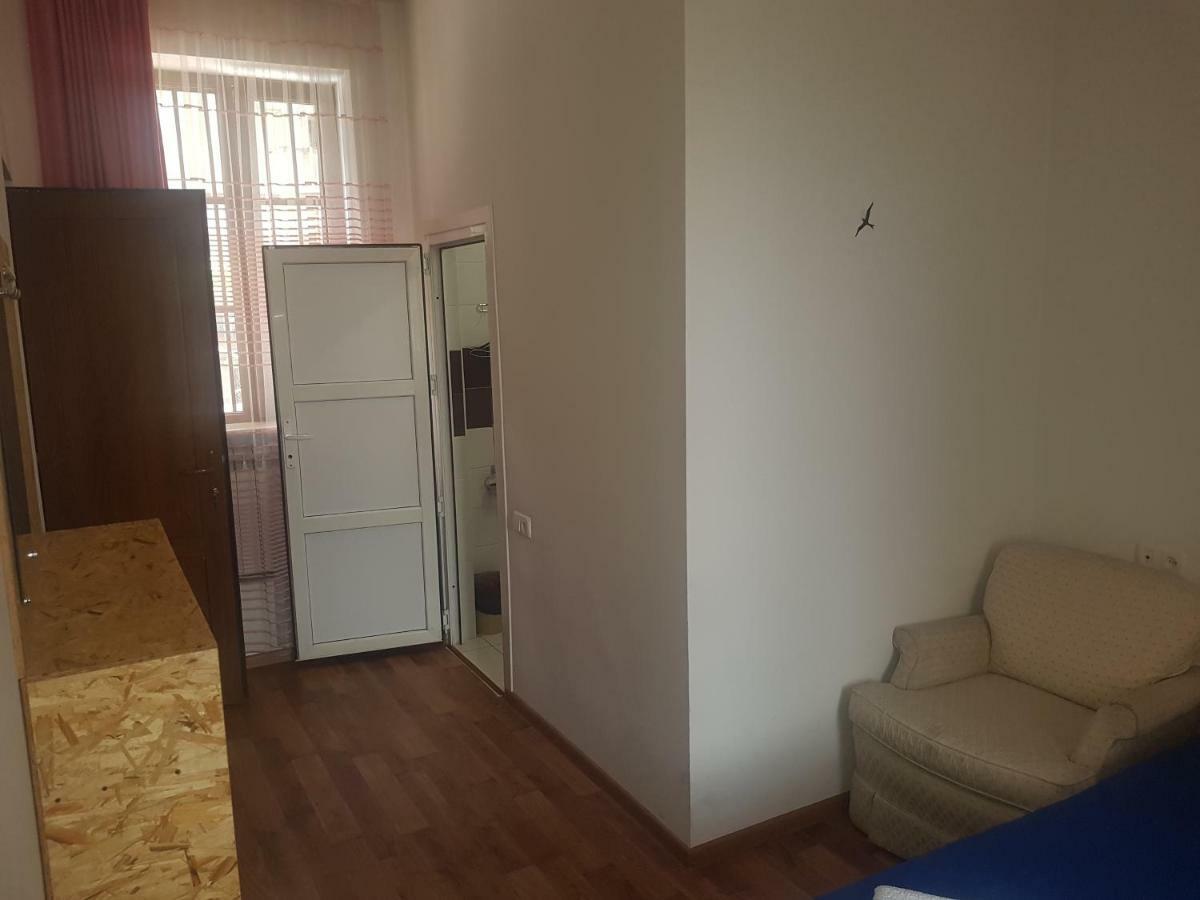 Shat Lav Hostel Єреван Екстер'єр фото